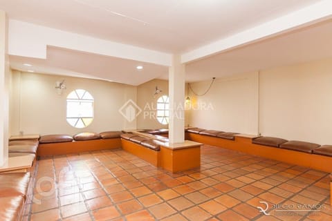 Image 19 - 232405